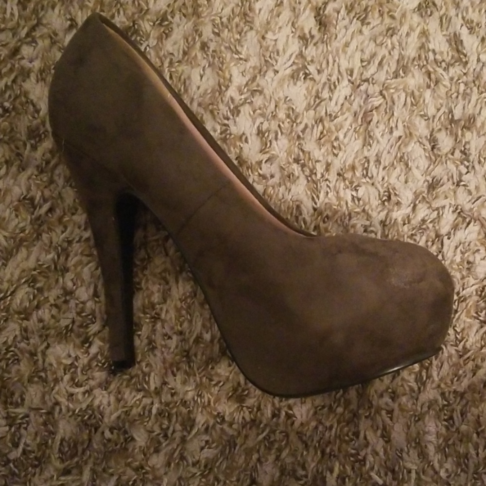 Shoes - Picture 2 of 2